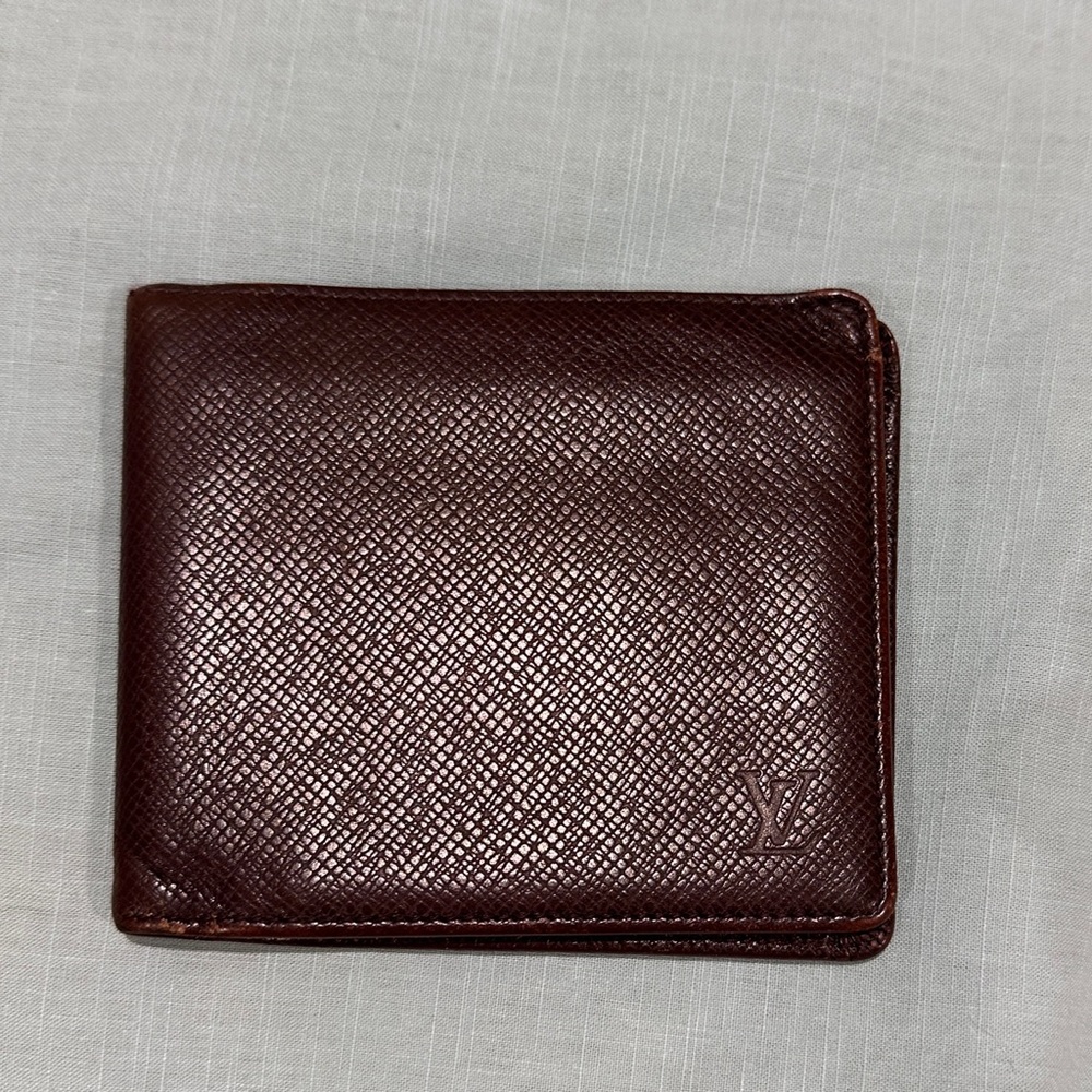 AUTHENTIC Louis Vuitton wallet. Dark brown
